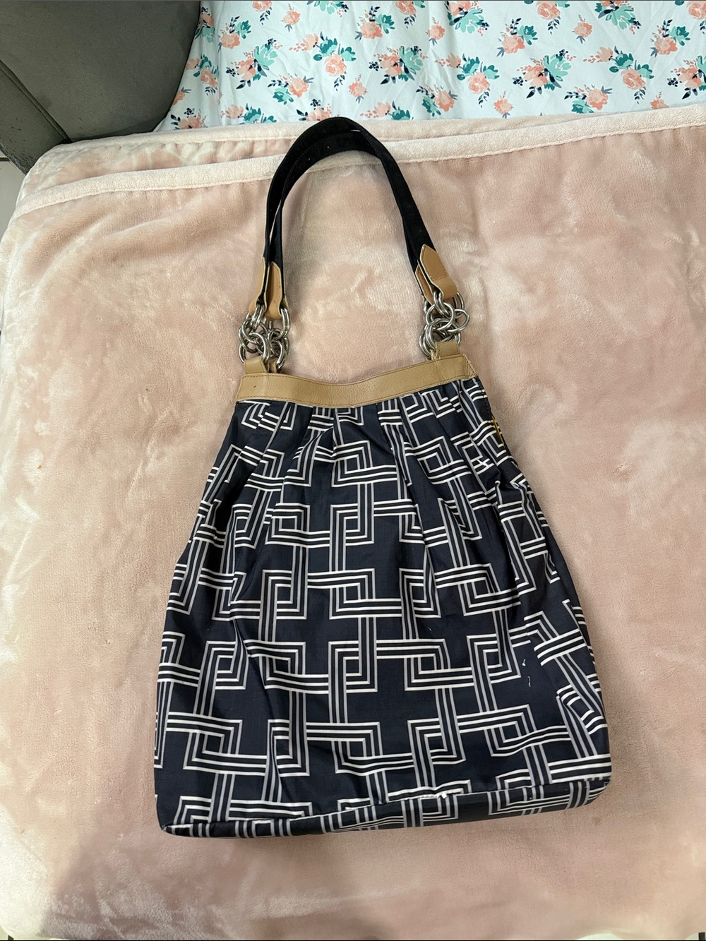 Lesportsac Black & Tan Geometric Shoulder Bag